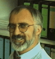 Foto von Dr. Ernst Janich im B&uuml;ro 1996
